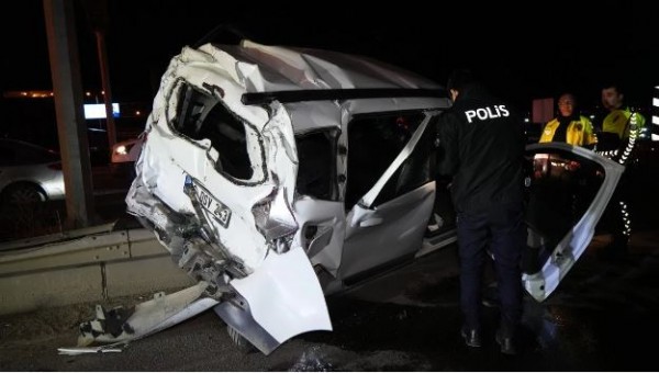 Kırıkkale'de feci kaza: Tır, çarptığı aracı metrelerce sürükledi